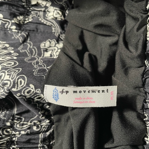 Free People Movement The Way Home Black Bandana Paisley Print Lined Shorts Med - Picture 8 of 10